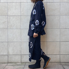 Load image into Gallery viewer, Completo camicia e gonna blu stampe shibory style