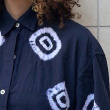 Load image into Gallery viewer, Completo camicia e gonna blu stampe shibory style