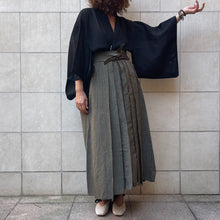 Load image into Gallery viewer, Hakama gonna a pantalone tradizionale giapponese