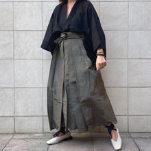 Load image into Gallery viewer, Hakama gonna a pantalone tradizionale giapponese