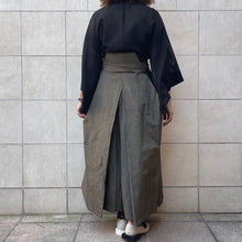 Load image into Gallery viewer, Hakama gonna a pantalone tradizionale giapponese