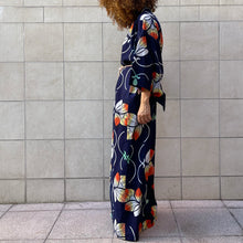 Load image into Gallery viewer, Yukata Japan in cotone blu con stampe floreali 70s