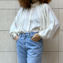 Load image into Gallery viewer, Camicia seta jacquard bianca 80s