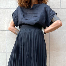 Load image into Gallery viewer, Blusa Escada by Margaretha Ley nero lino 80s