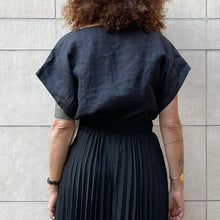 Load image into Gallery viewer, Blusa Escada by Margaretha Ley nero lino 80s