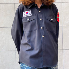 Load image into Gallery viewer, Camicia nera con toppe