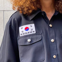 Load image into Gallery viewer, Camicia nera con toppe