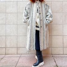Load image into Gallery viewer, Cappotto bianco a righe oversize 80s
