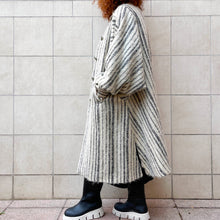 Load image into Gallery viewer, Cappotto bianco a righe oversize 80s
