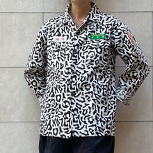 Load image into Gallery viewer, Giacca/camicia divisa stampa bianca nera vintage