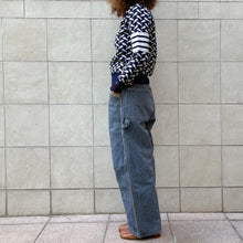 Load image into Gallery viewer, Maglione blu con pesciolini bianchi