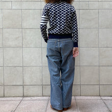 Load image into Gallery viewer, Maglione blu con pesciolini bianchi