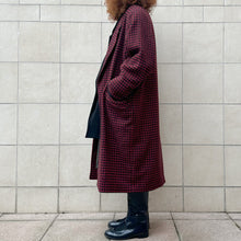 Load image into Gallery viewer, Cappotto con giacca Vichy rosso scuro e nero oversize 80s