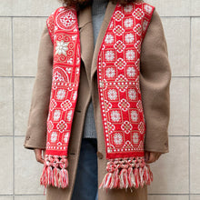 Load image into Gallery viewer, COPRIMI gilet realizzato con coperta abruzzese vintage