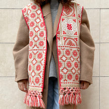 Load image into Gallery viewer, COPRIMI gilet realizzato con coperta abruzzese vintage