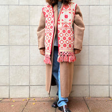 Load image into Gallery viewer, COPRIMI gilet realizzato con coperta abruzzese vintage