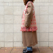 Load image into Gallery viewer, COPRIMI gilet realizzato con coperta abruzzese vintage