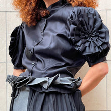 Load image into Gallery viewer, Camicia nera , maniche a fiore 80s