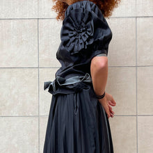Load image into Gallery viewer, Camicia nera , maniche a fiore 80s