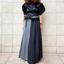 Load image into Gallery viewer, Camicia nera , maniche a fiore 80s