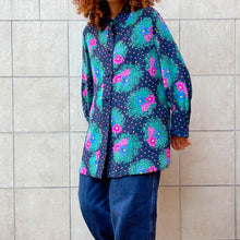 Load image into Gallery viewer, Camicia sartoriale in seta blu 80s