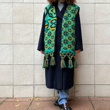 Load image into Gallery viewer, COPRIMI gilet realizzato con coperta abruzzese vintage