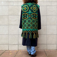 Load image into Gallery viewer, COPRIMI gilet realizzato con coperta abruzzese vintage