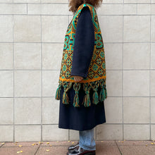 Load image into Gallery viewer, COPRIMI gilet realizzato con coperta abruzzese vintage