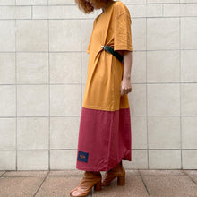 Load image into Gallery viewer, Mollami Dress Ocra/Marsala con martingala verde bottiglia