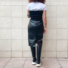 Load image into Gallery viewer, Gonna Valentino Boutique in pelle nera 90s