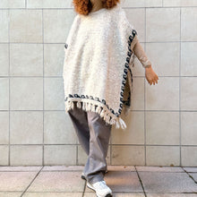 Load image into Gallery viewer, Poncho made in Nepal realizzato a mano