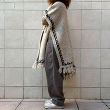 Load image into Gallery viewer, Poncho made in Nepal realizzato a mano