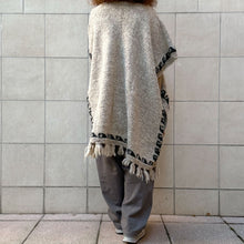 Load image into Gallery viewer, Poncho made in Nepal realizzato a mano