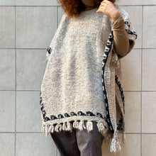 Load image into Gallery viewer, Poncho made in Nepal realizzato a mano