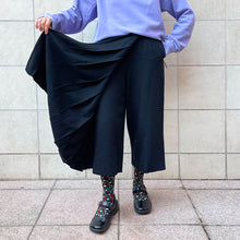 Load image into Gallery viewer, Gonna a pantaloni Cronaca nera