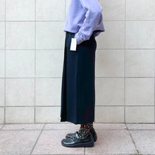 Load image into Gallery viewer, Gonna a pantaloni Cronaca nera