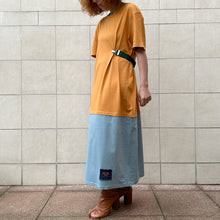 Load image into Gallery viewer, Mollami Dress Ocra/Avio con martingala verde bottiglia