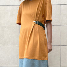 Load image into Gallery viewer, Mollami Dress Ocra/Avio con martingala verde bottiglia