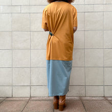 Load image into Gallery viewer, Mollami Dress Ocra/Avio con martingala verde bottiglia