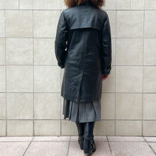 Load image into Gallery viewer, Trench pelle  nera 90s