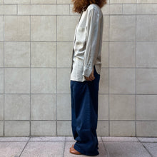 Load image into Gallery viewer, Camicia a righe grigia /bianca seta 90s