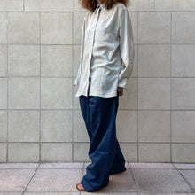 Load image into Gallery viewer, Camicia a righe grigia /bianca seta 90s