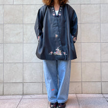 Load image into Gallery viewer, Hanbok giacca maschile nero con ricami floreali vintage