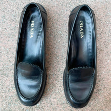 Load image into Gallery viewer, Loafers Prada neri 90s
