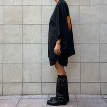 Load image into Gallery viewer, Haori giapponese in seta nero con ricami ventagli arancioni vintage