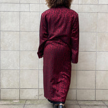 Load image into Gallery viewer, trench in jacquard rosso e nero 80s