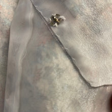 Load image into Gallery viewer, Jeogori giacca Hanbok sartoriale color nude con fiori sui toni del rosa