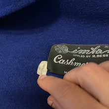 Load image into Gallery viewer, Cappotto a mantella realizzato interamente a mano blu elettrico 80s