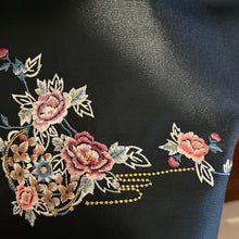 Load image into Gallery viewer, Hanbok giacca maschile nero con ricami floreali vintage