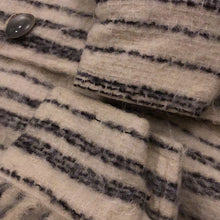 Load image into Gallery viewer, Cappotto bianco a righe oversize 80s
